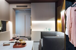 Junior Room | In-room safe, blackout drapes, iron/ironing board, free WiFi