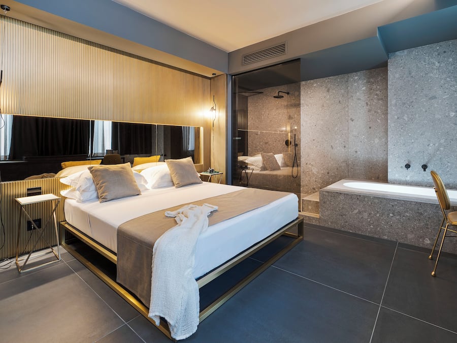 In-room safe, blackout curtains, iron/ironing board, free WiFi