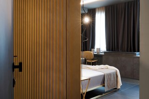 房內夾萬、遮光窗簾/窗簾、熨斗/熨衫板、免費 Wi-Fi