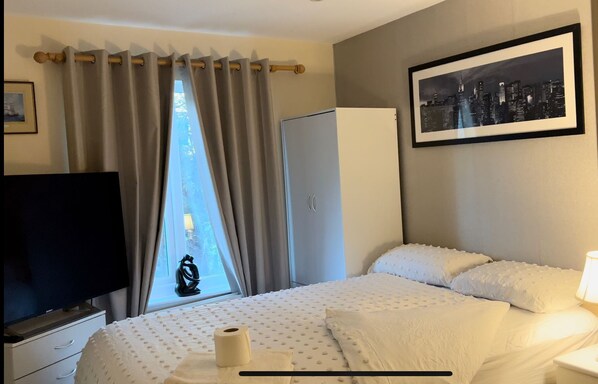 2 bedrooms, iron/ironing board, free WiFi, bed sheets - Aquavilla En-suite Apartment Near City Center (Birmingham)
