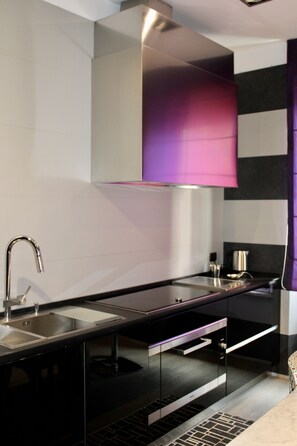 Fridge, oven, dishwasher - Suite Paolina Borghese in the heart of Rome (Roma)