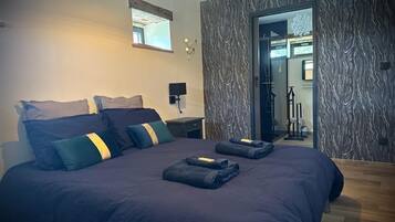 3 makuuhuonetta, silitysrauta/-lauta, Wi-Fi, vuodevaatteet