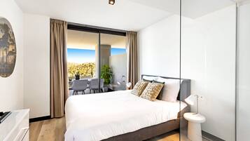 4 habitaciones, tabla de planchar con plancha, wifi y ropa de cama