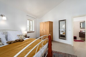 6 chambres, fer et planche à repasser, lit parapluie, Wi-Fi gratuit