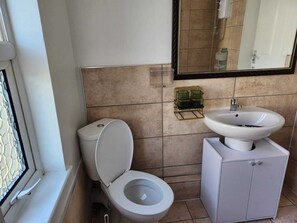 Apartment | Badezimmer | Dusche, Handtücher