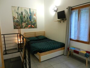 1 quarto, ferros/tábuas de passar roupa