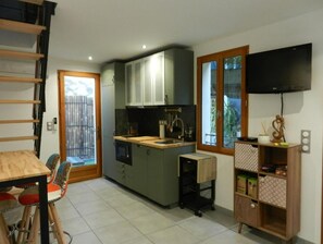 Kühlschrank, Mikrowelle, Ofen, Herdplatte