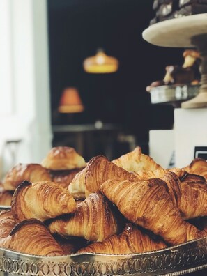 Frokostbuffé hver dag (mot et tillegg)