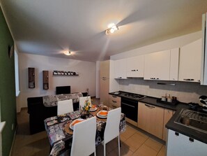 Kühlschrank, Ofen, Herdplatte, Geschirrspüler