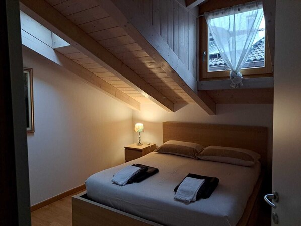 2 Schlafzimmer, Reisekinderbett, kostenloses WLAN, Bettwäsche