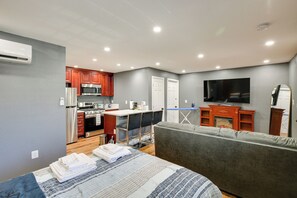 Apartment (0 Bedroom) | Interior - 3 Mi to Sofi Stadium! Hidden Gem in Hawthorne (Hawthorne)