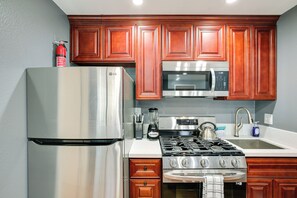 Apartment (0 Bedroom) | Interior - Hidden Gem in Hawthorne ~ 3 Mi to Sofi Stadium (Hawthorne)