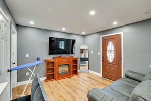 Apartment (0 Bedroom) | Interior - Hidden Gem in Hawthorne ~ 3 Mi to Sofi Stadium (Hawthorne)