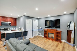 Apartment (0 Bedroom) | Interior - 3 Mi to Sofi Stadium! Hidden Gem in Hawthorne (Hawthorne)