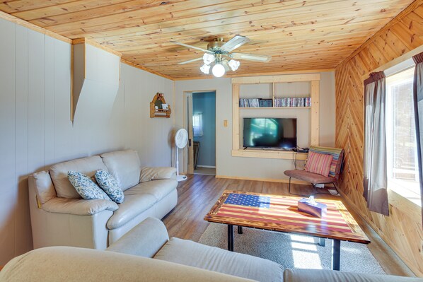 House (2 Bedrooms) | Interior