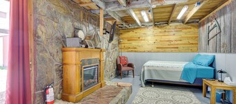 Lead Hideaway w/ Fireplace, Grill & Deck!