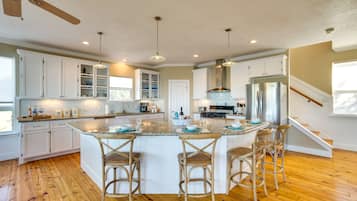 House (4 Bedrooms) | Private kitchen | Microwave, oven, stovetop, dishwasher