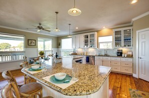 Microwave, oven, stovetop, dishwasher - Spacious Lake Livingston Home w/ Decks & Fire Pit! (Livingston)