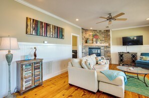 Living area - Spacious Lake Livingston Home w/ Decks & Fire Pit! (Livingston)