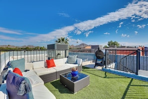Apartment (3 Bedrooms) | Front of property - Rooftop Skyline Views! Family-friendly Phoenix Gem (Phoenix)