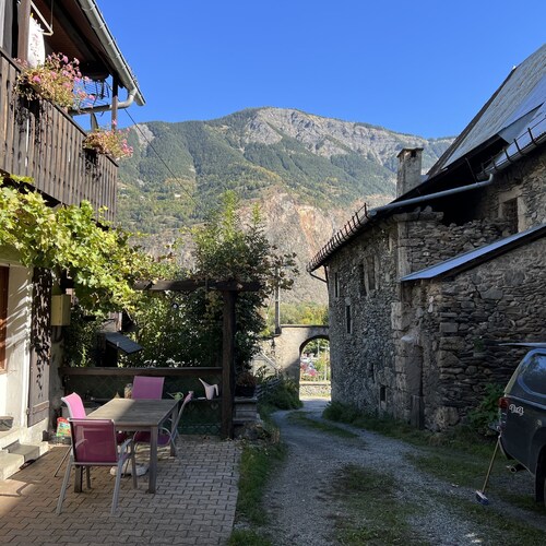 Appartement Avec Sauna et Wifi, au Coeur du Village, Avec vue sur la Montagne