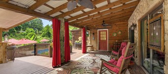 Cozy, Pet-friendly Retreat in Hickory w/ Fire Pit!