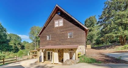 Cozy, Pet-friendly Retreat in Hickory w/ Fire Pit!