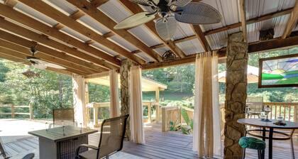 Cozy, Pet-friendly Retreat in Hickory w/ Fire Pit!