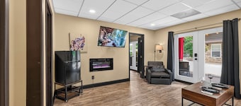 Hickory Cottage Unit w/ Pool & Fire Pit!