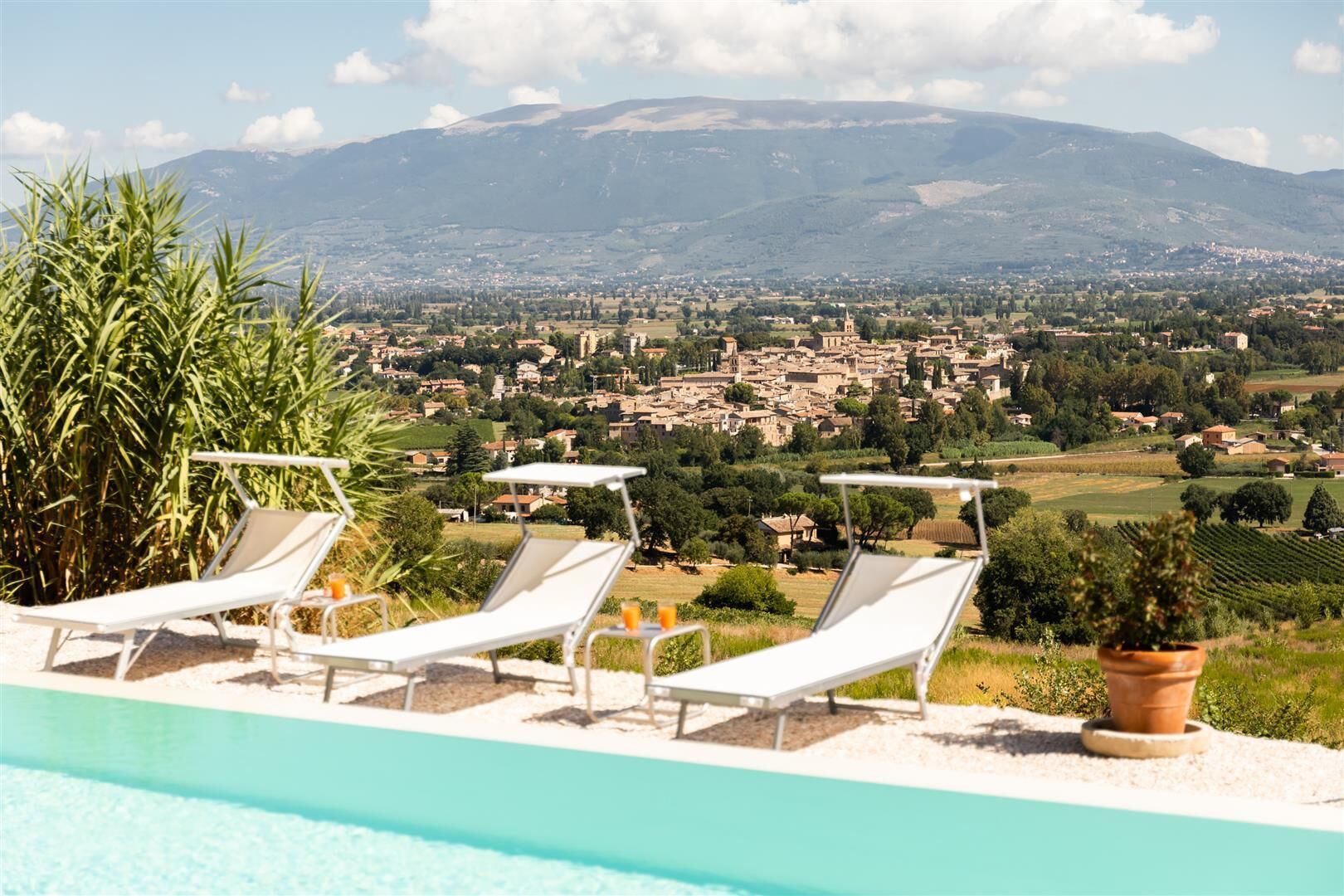 حمّام سباحة خارجي