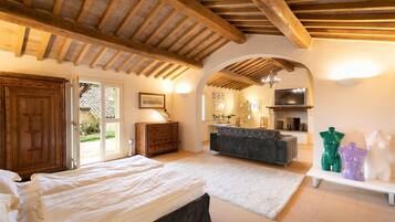 4 camere, ferro/asse da stiro, Wi-Fi gratuito, lenzuola