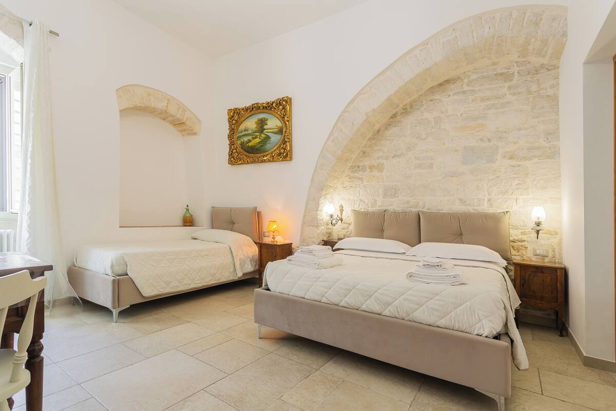 Habitación cuádruple superior | Ropa de cama de alta calidad, wifi gratis, ropa de cama