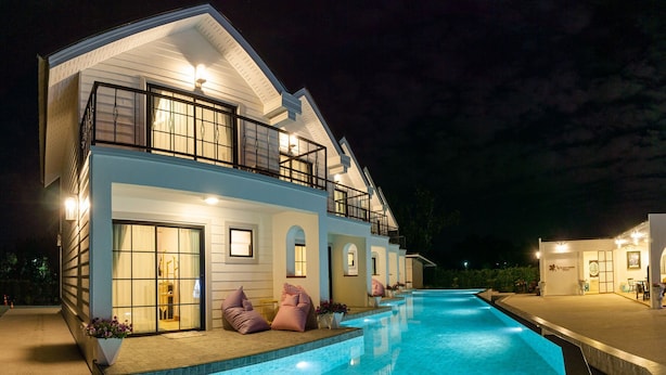A two-story house with a swimming pool, a balcony, and a well-lit entrance. - The Autumn Creek ChiangRai (Chiang Rai)