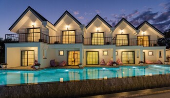 Vista frontal de la propiedad