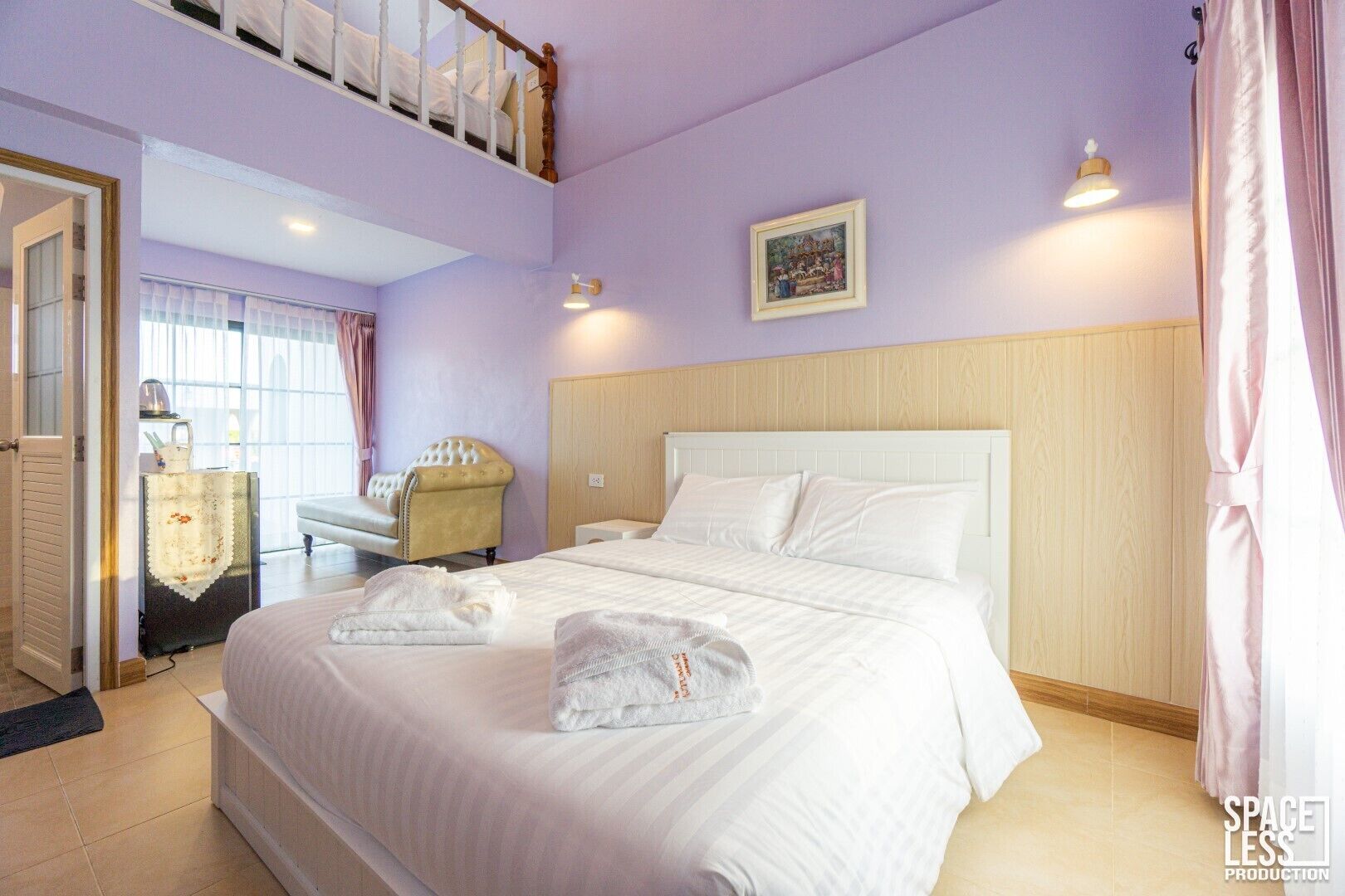 Hypo-allergenic bedding, memory-foam beds, minibar, free WiFi