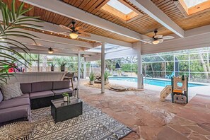 A heated pool - Family friendly Siesta Key home with heated pool. 5 minutes drive to beach.  (Siesta Key)