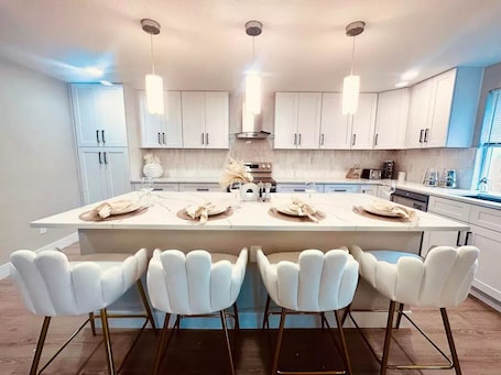 Fridge, microwave, oven, stovetop. Modern Luxury Retreat << Sleep 16 >> Hot Tub, Fire Pit, Game Room & Home Gym