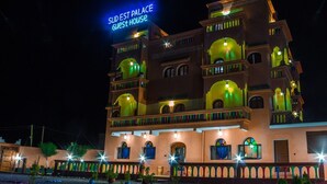 A multi-story building with a sign reading "SUD EST PALACE Guest House". - Sud-Est Palace guest House Kalaa m'gouna (Ait Sedrate Sahl El Gharbia)