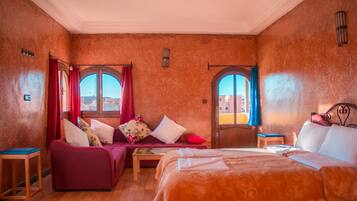 Laptop workspace, iron/ironing board, free WiFi