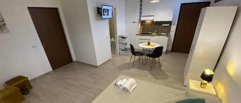 Eolo | 起居区 | 37-英寸LED 电视(配备数码频道)