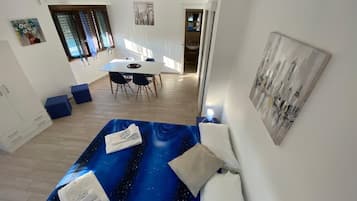 Zefiro | Wohnbereich | 37-Zoll-LED-Fernseher mit Digitalempfang