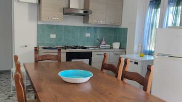 Rosa dei venti | Eigene Küche | Großer Kühlschrank, Mikrowelle, Wasserkocher, Grillplatte