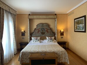 Presidential Suite | Down comforters, in-room safe, individually decorated - Hospederia La Cañada (Moralzarzal)