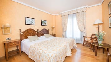 Habitación Confort con 1 cama doble o 2 individuales | Edredones de plumas, caja fuerte, decoración individual