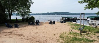 Canary Cottage: Lakeside, Boat Slip, Beach, Family Friendly