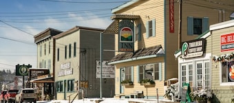 2BR/1BA Cozy Retreat near Timberline slopes