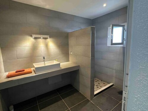 Appartement Moderne Centre Saly