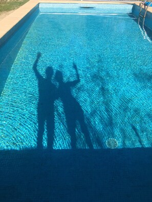 Seasonal outdoor pool, open 9:00 AM to 8:00 PM, pool umbrellas - Vi l'Art Wine Lodge - Adults Only (Piera)