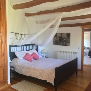 Premium bedding, down comforters, memory foam beds, free WiFi - Vi l'Art Wine Lodge - Adults Only (Piera)