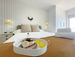 4 bedrooms, iron/ironing board, free WiFi, bed sheets - Gibralfaro (Málaga)